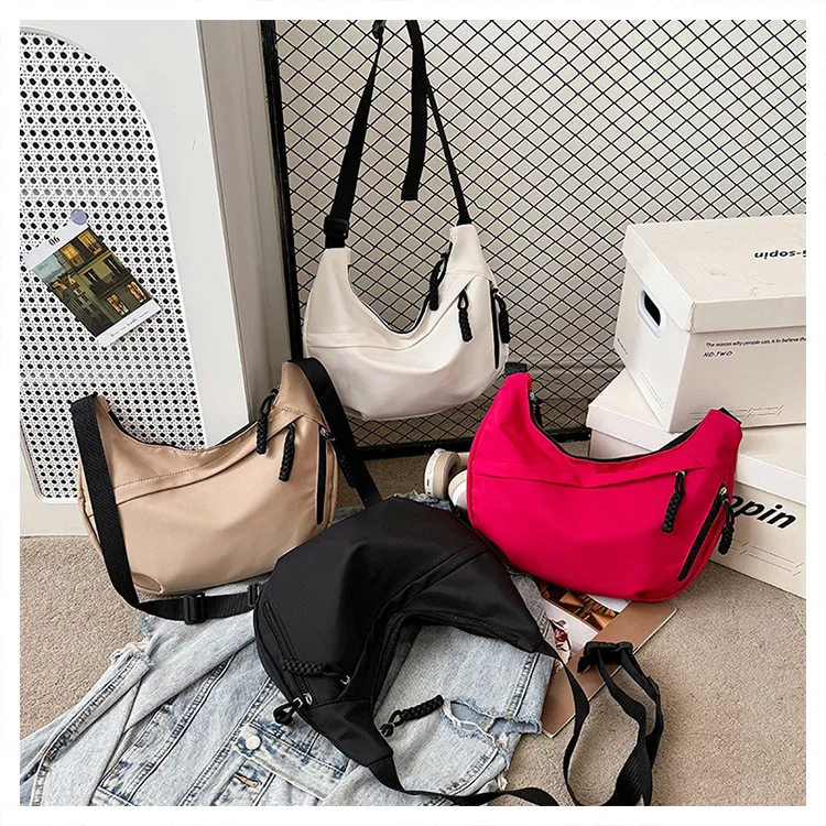 Schlichte und Stilvolle Crossbody Dumpling-Tasche, Leichtgewichtig, Große Kapazität, Umhängetasche, Studenten-Schultertasche, Vielseitige Sporttasche – Detail 9