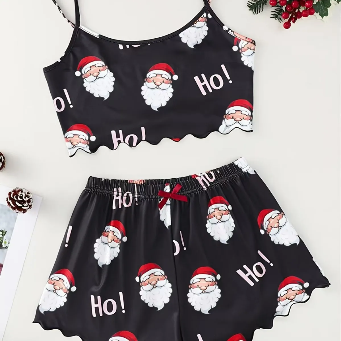 Santa Print Women's Sleepwear Soft Christmas Festival Cute Gingerbread Print 2 Pieces Pajama Set Crop Tops and Shorts Loungewear