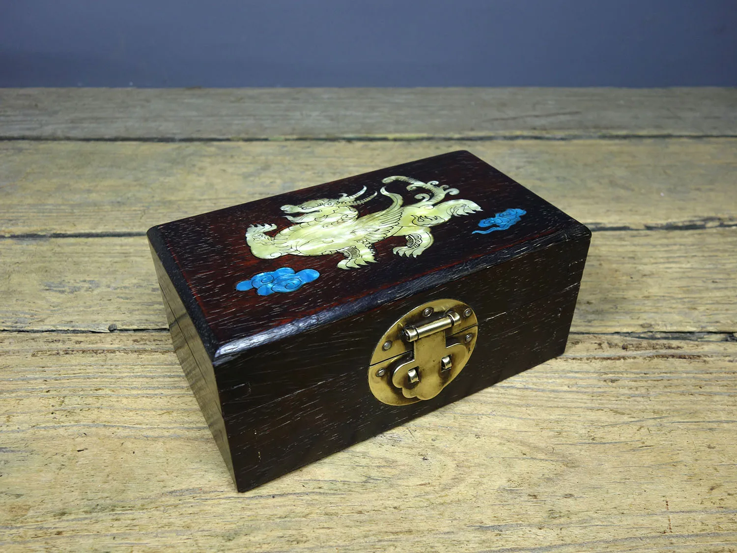 Carefully Crafted Home Decor Rosewood Jewelry Box With Exquisite Patterns and Exquisite Materials