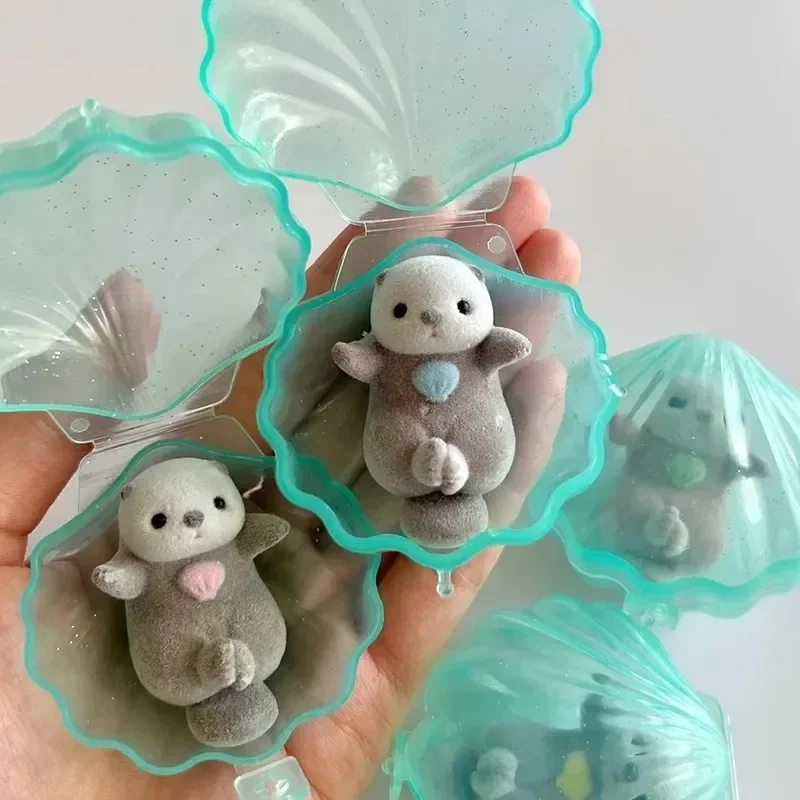 Juguete cápsula Gashapon de color amarillo genuino, juguete flocado de mano, nutria, figuras de animales Kawaii, modelo de juguete, decoración de escritorio, regalos para niños