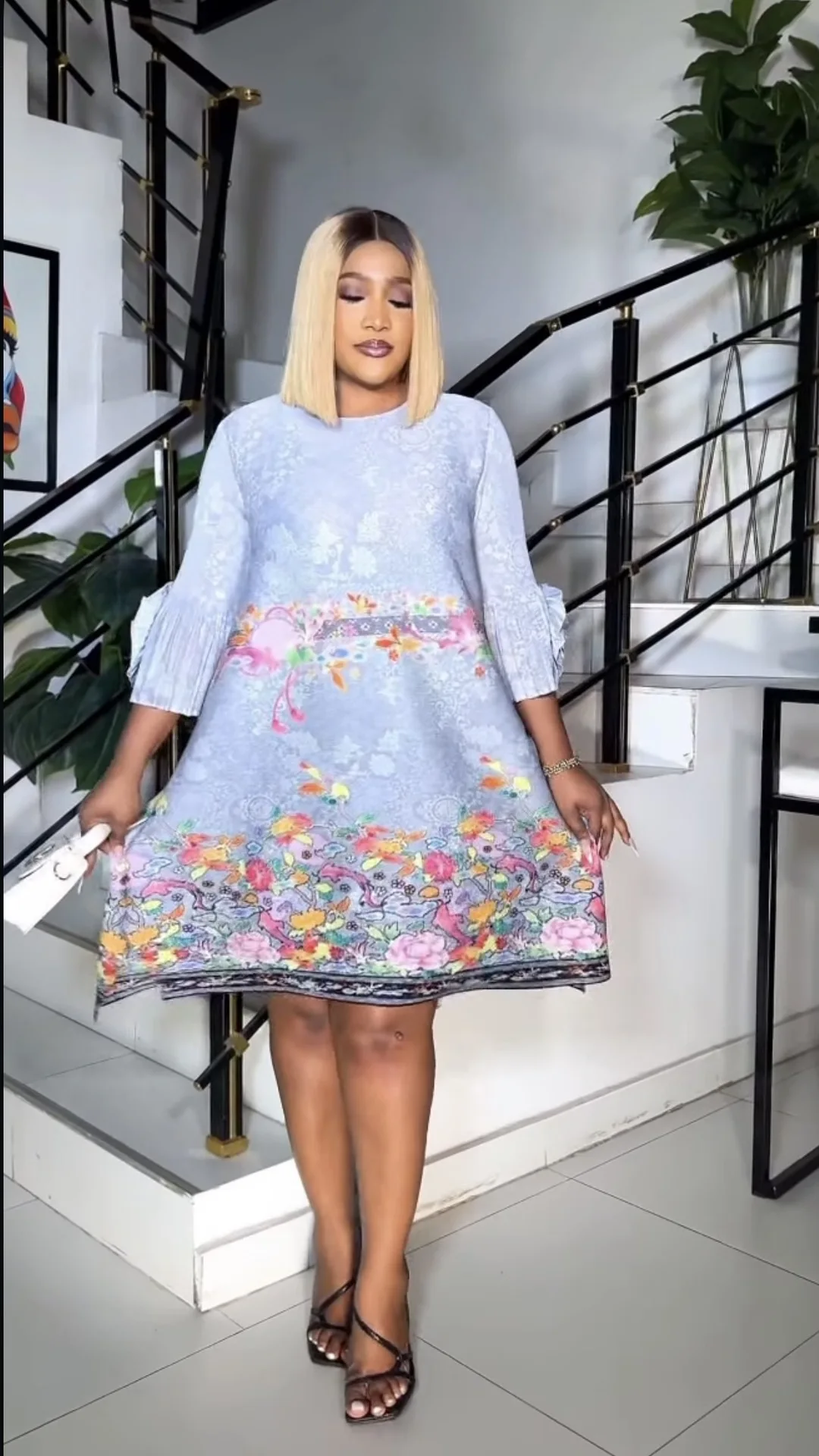 2025年秋新作 ミヤケプリーツフラワードレス プリント手回し花柄ファッション ラウンドネック長袖ゆったりワンピース レディース