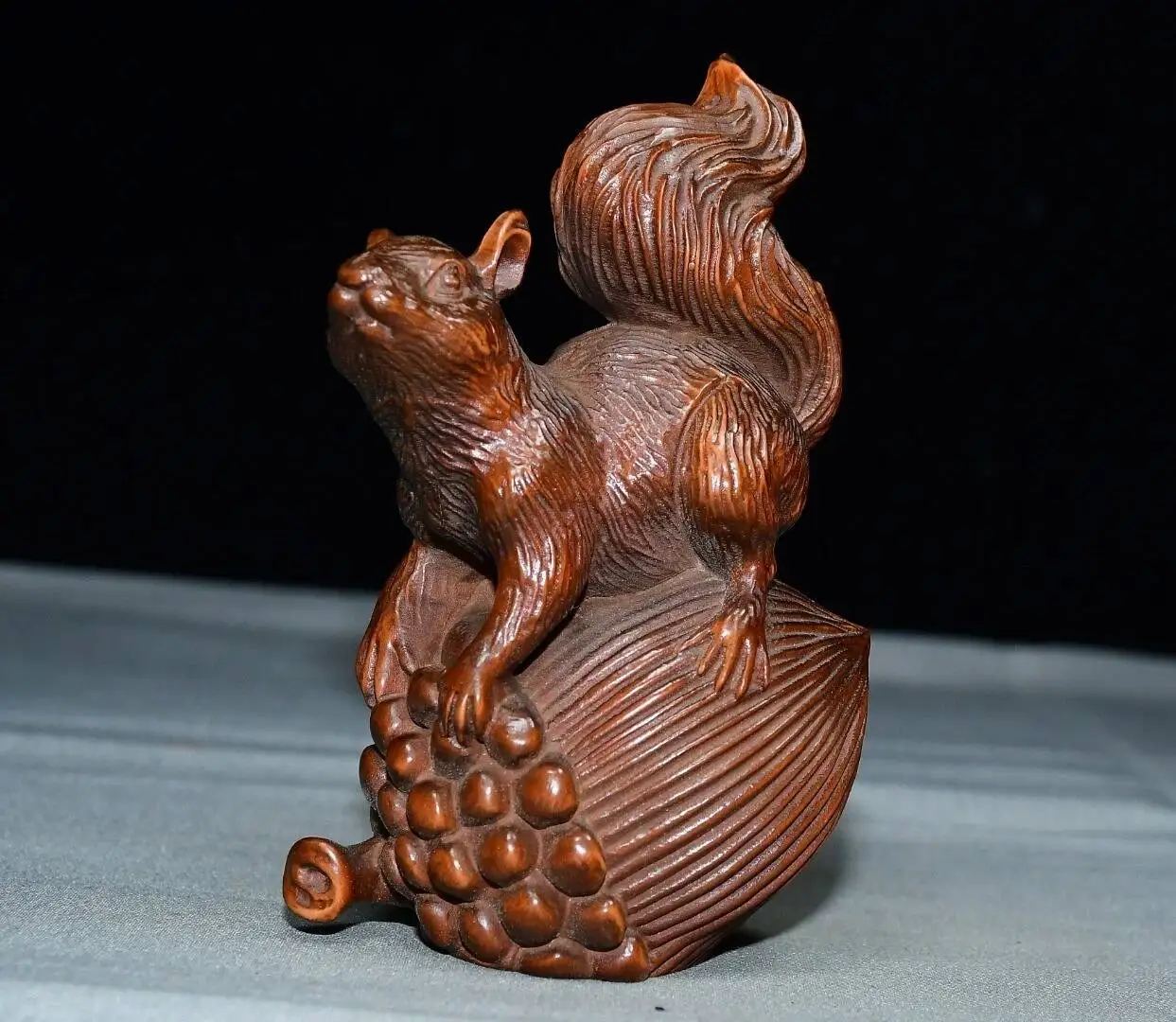 Collect China Old Small-Leaved Boxwood Hand Carved Squirrel Pine Nut Statue