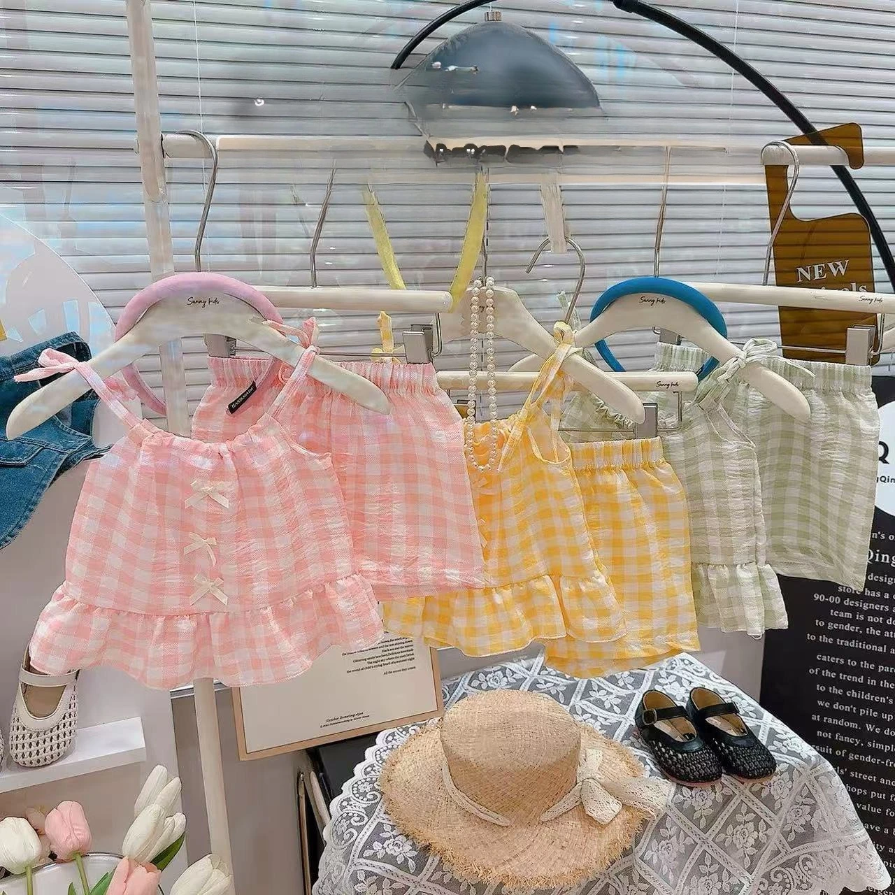 Girls' Checkered 2-Piece Set - Bow Knot Sleeveless Jumper & Shorts, Summer Viral Style for Toddlers