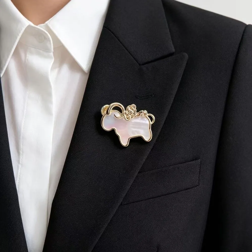 Exquisite Metal Golden Sheep Brooch Curved Horns Gold Plated Lucky Ram Breastpin Glossy Shell Inlaid Rhinestone Animal Lapel Pin