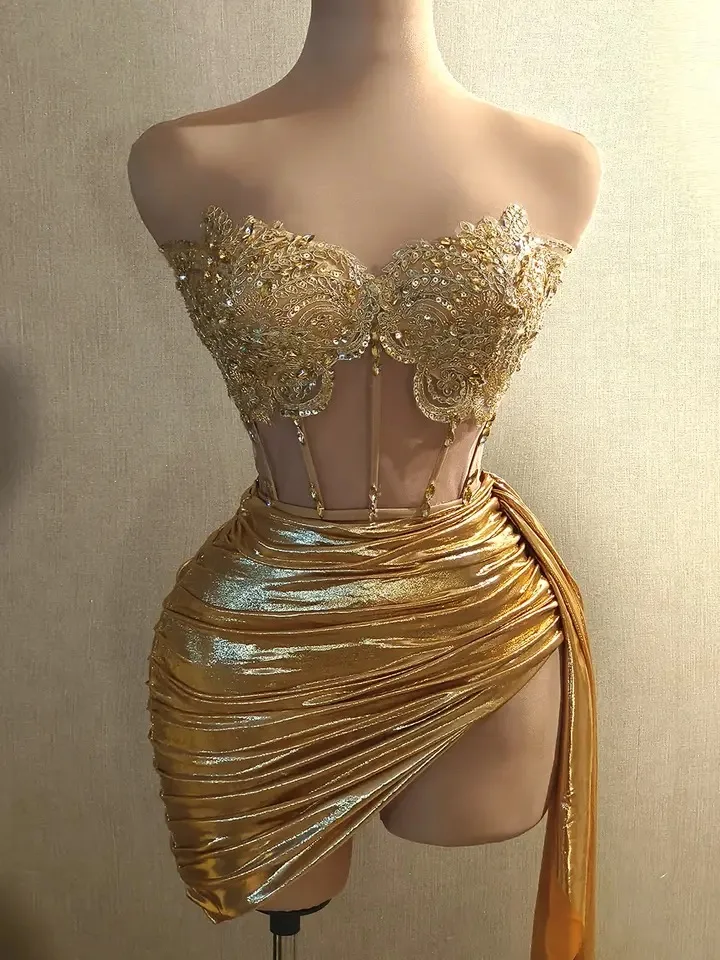 Conjunto de dos piezas con Top brillante para mujer, traje de escenario para cantante, fiesta de noche de cumpleaños, vestido dorado Sexy sin tirantes con lentejuelas y diamantes de imitación