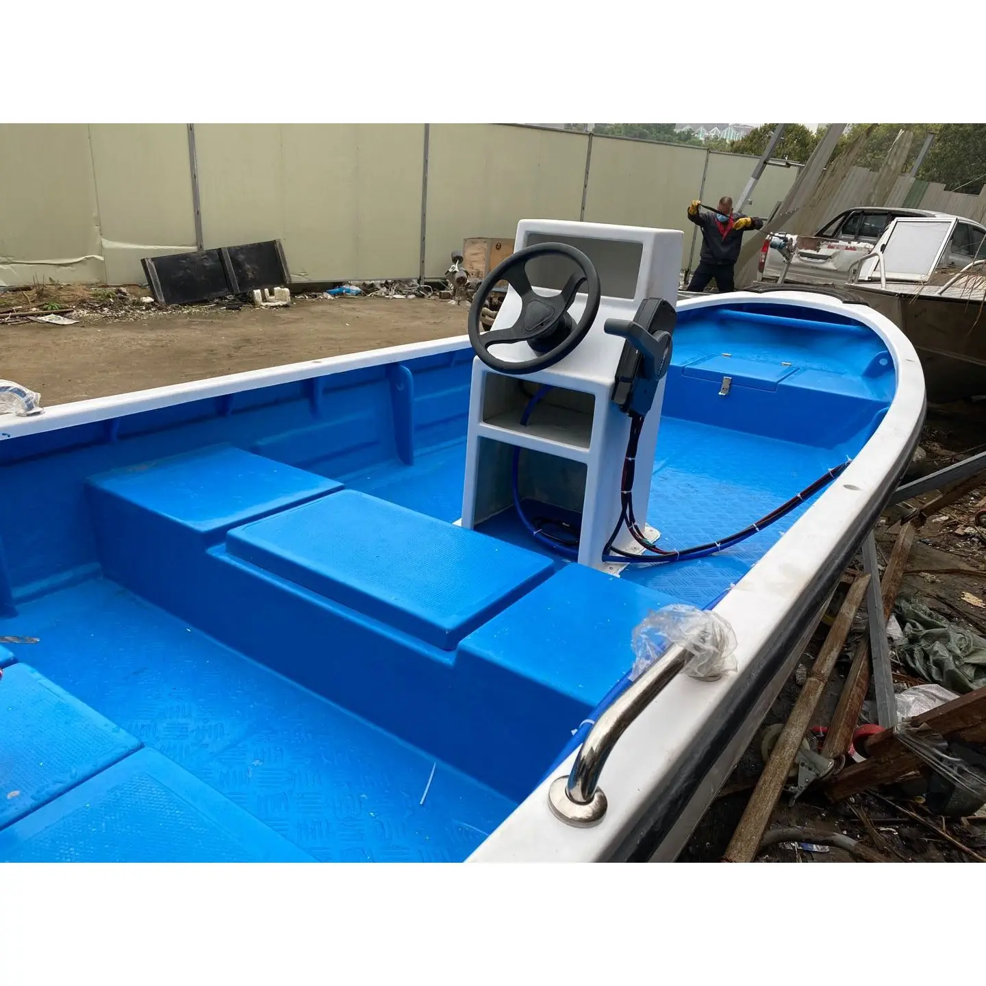 FRP front operation fishing boat, speedboat, supporting the use of front operation bridge medium large driver's building