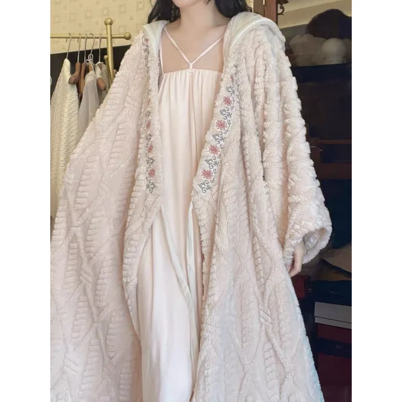 New Winter Nightgown, Women's Sleepwear With Thick Velvet And High Beauty, Chinese Style Shawl Cape, Warm Can Be Worn Outsid