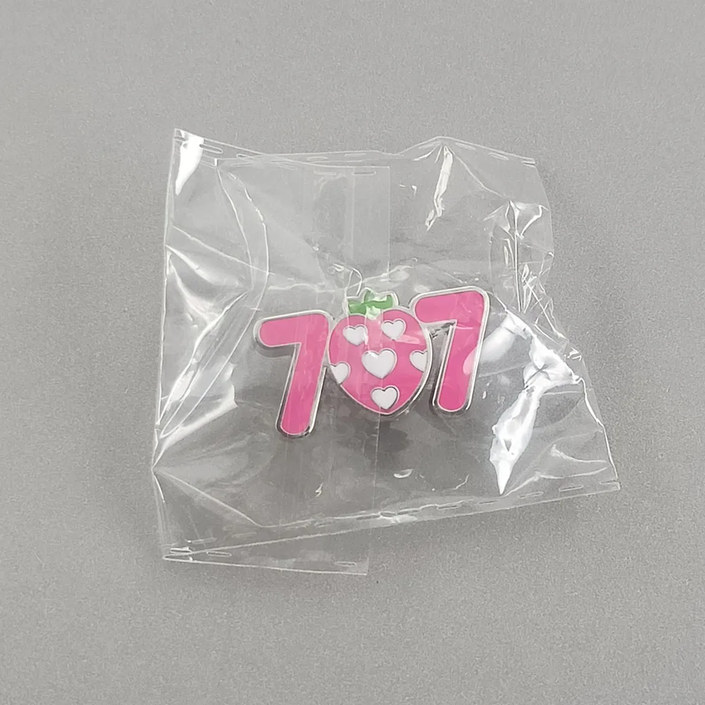 Anime NANA Brosche Zimmer 707 Rosa Erdbeer-Metallabzeichen Yazawa Ai Emaille-Pin Kawaii Mädchen Schmuck Fan-Geschenk – Detail 12