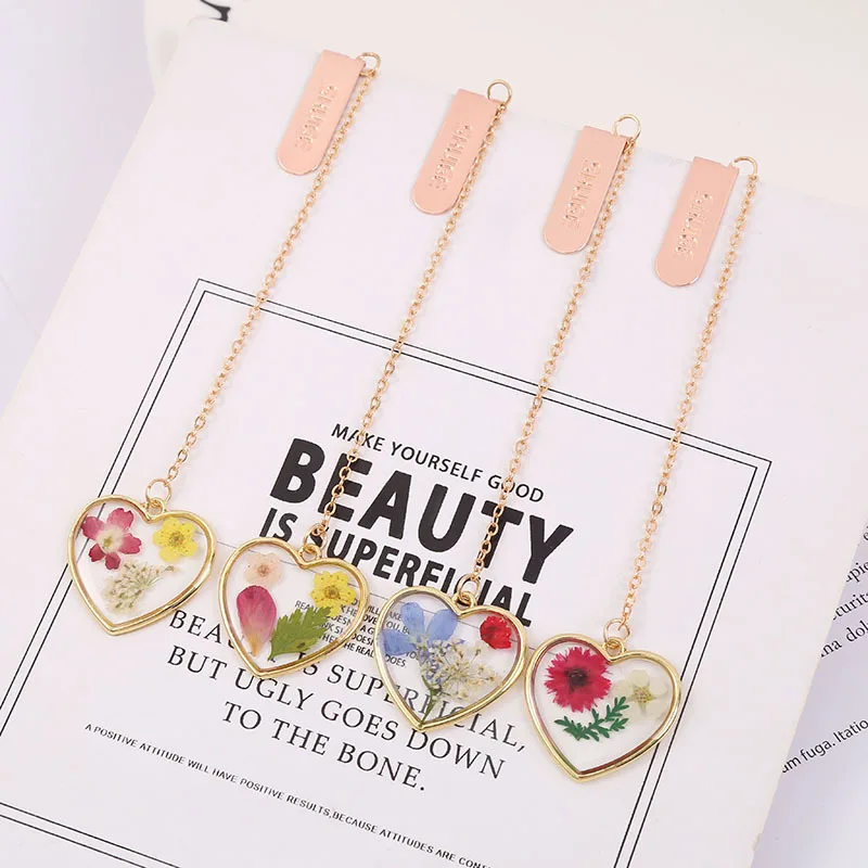 1 Pack of Exquisite Crystal Heart-Shaped Embossed Bookmarks with Alloy Pendant - Stylish Student Book fold Labels，Perfect Gift