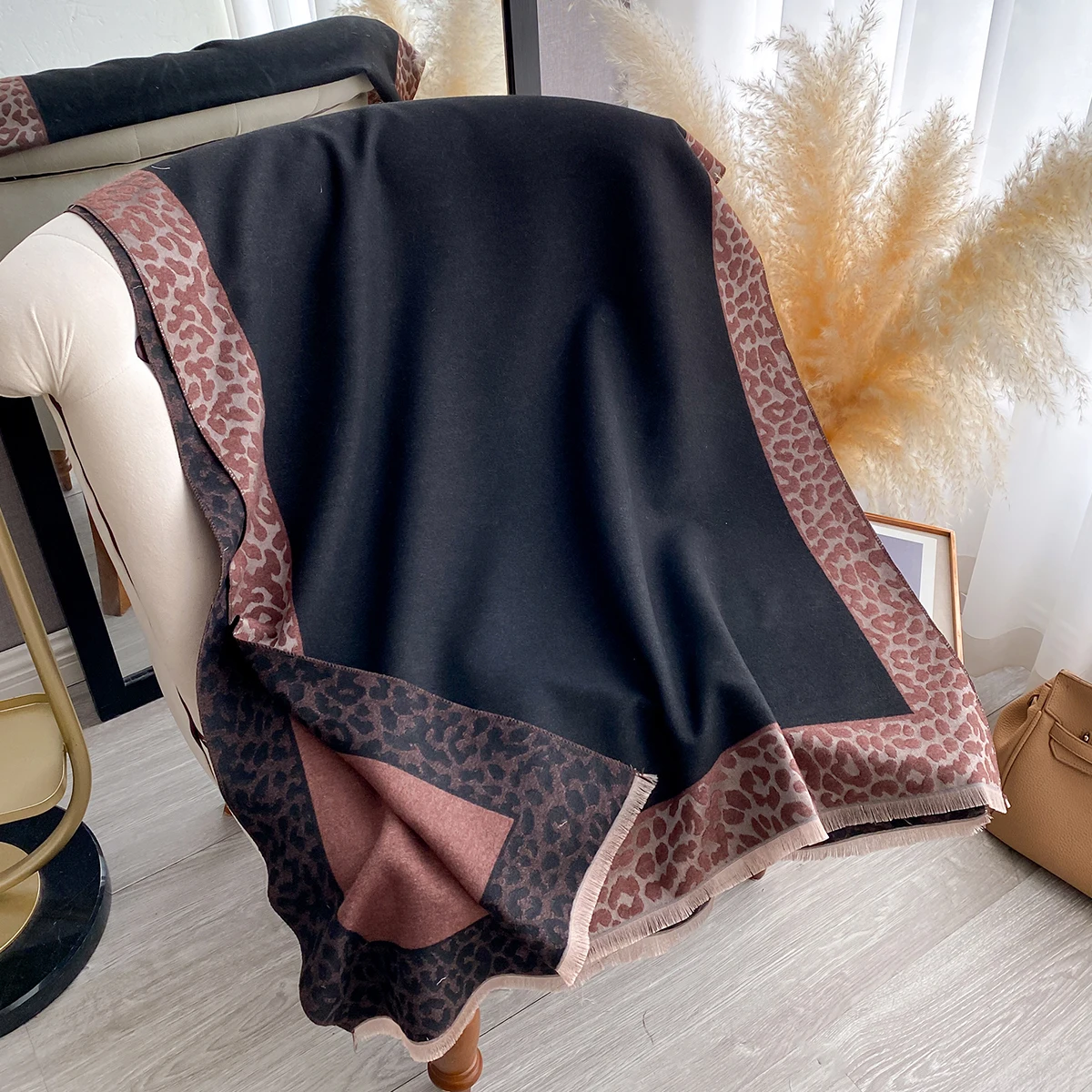 Neue Luxus Kaschmir Plaid Leopard Schal Winter Frauen Pashmina Schals Warme Decke Wraps Weibliche Dicke Schals Bufanda Schals – Detail 2