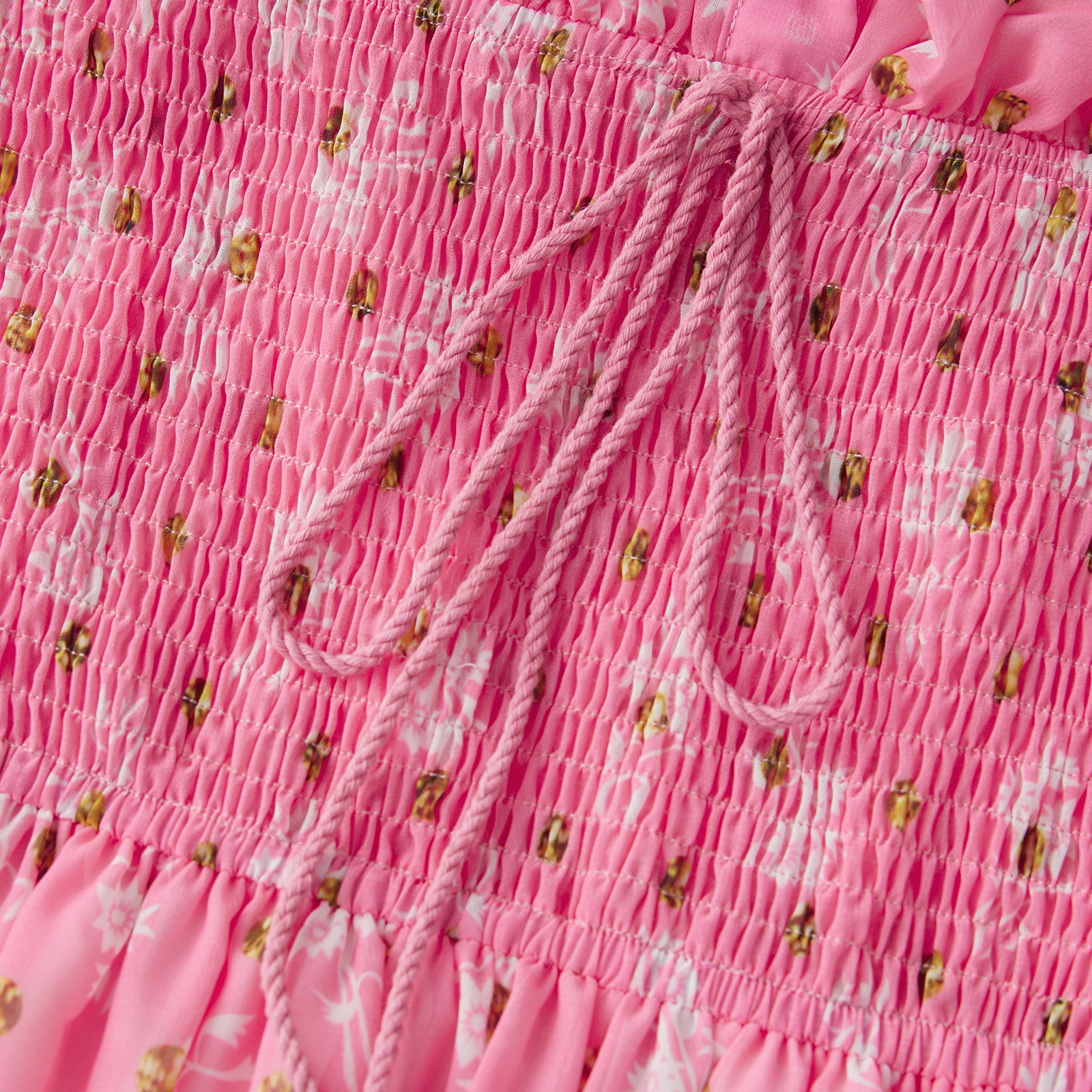 Vestido feminino longo linha A com estampa de flores doces estampa de margaridas sem costas alça espaguete sem mangas vestido de bolo em camadas