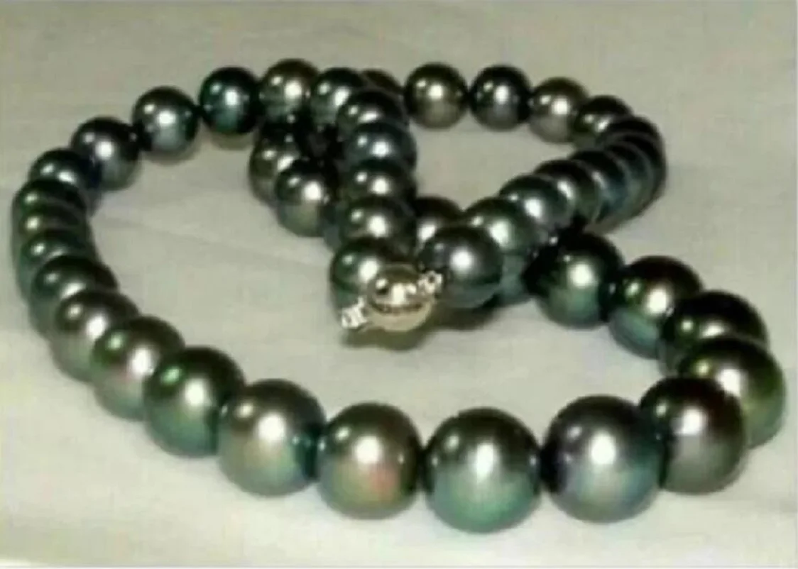 

Beautiful 10-11 mm perfect 18-inch round Tahiti black pearl necklace.