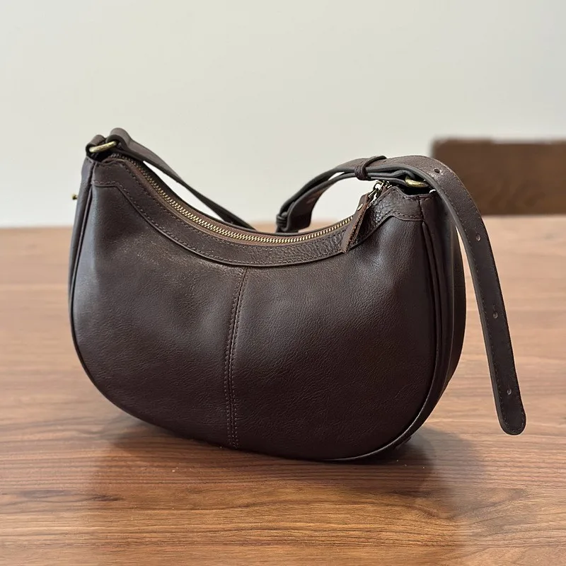 

Johnature Genuine Leather Solid Color Shoulder Bag 2026 New Retro High-end Commuting Large Capacity Women's Bag