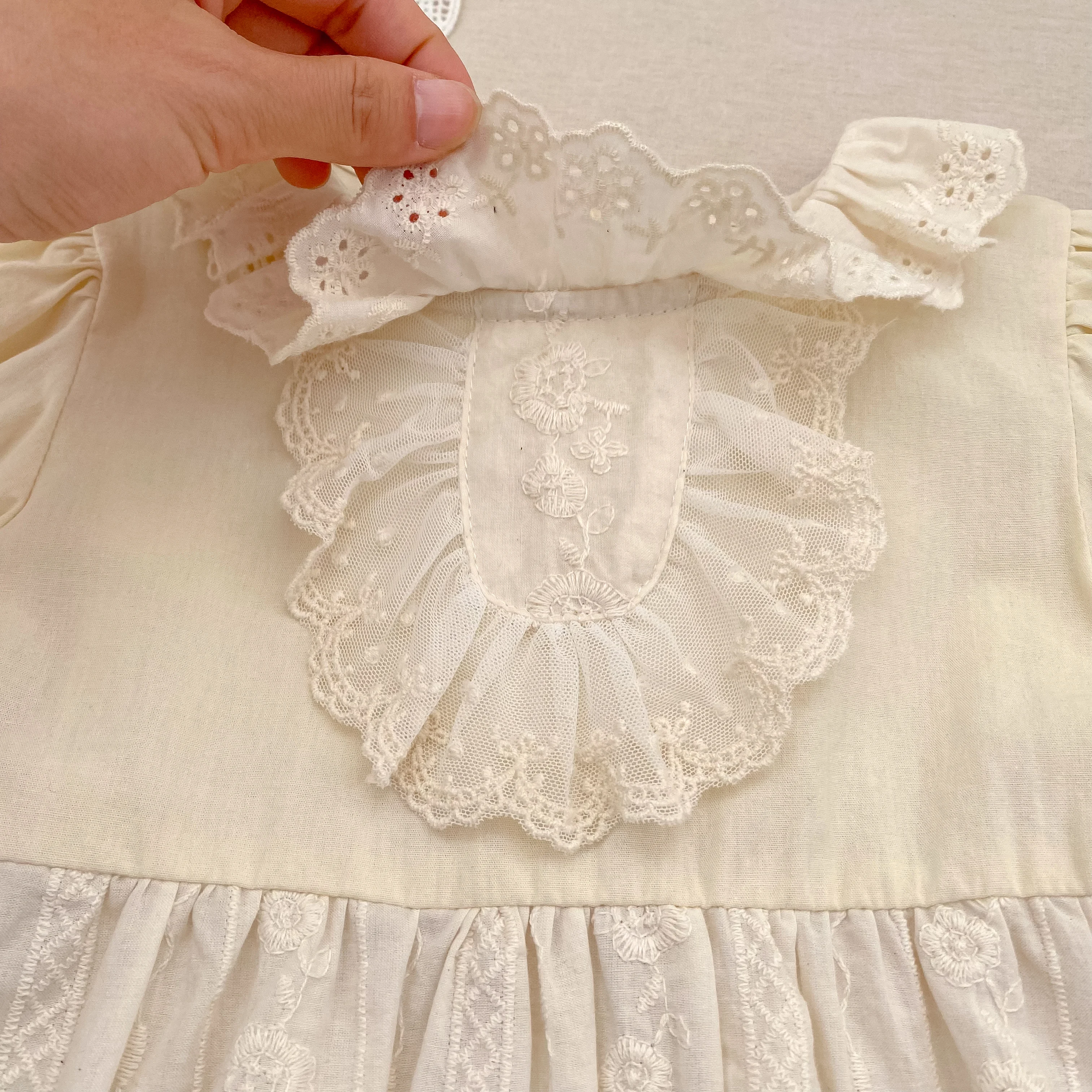 2026 Mädchen Langarmkleid mit Rüschen-Spitzenkragen, besticktes Baumwoll-Prinzessinnenkleid für Frühling und Herbst, Kindergeburtstagsparty Vestido – Detail 8