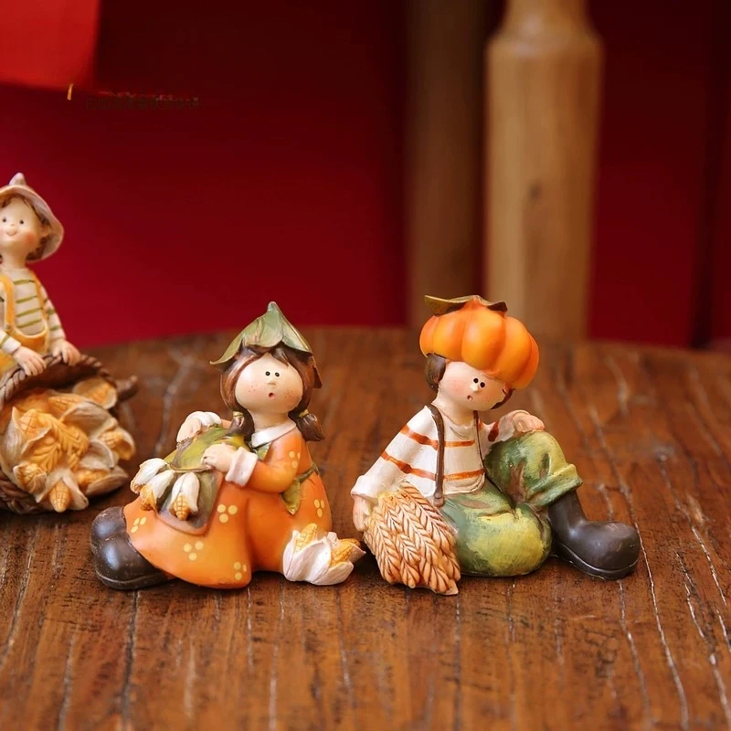 

Pumpkin Couple Resin Figurine - Rustic Farmhouse Lovers Statue with Oil Painting Texture, Fall Harvest Home Decor, Birthday Gift