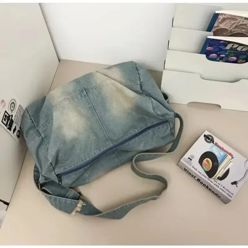 

Super Cool Color Matching Denim Shoulder Bags Personality Large Capacity Portable Crossbody Bags for Unisex 2025 Fashion on Sale