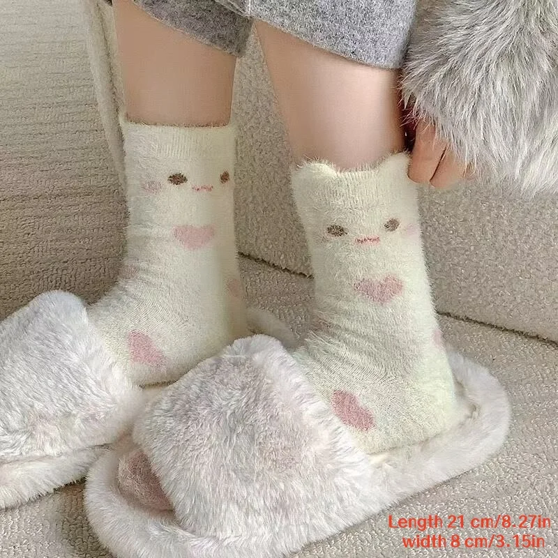 4 Paar Socken in zufälligen Farben, Cartoon Pink Serie, Verdickte Winter-Warmsocken, Schlafsocken für Zuhause, Niedliche Plüschsocken für Mädchen für Herbst und Winter – Detail 3