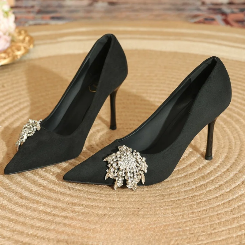 

A Niche Design Sense Low-heeled High Shoe for Women with Tassels Rhinestones Pointed Tips and Thin Heels Which Is Sexy