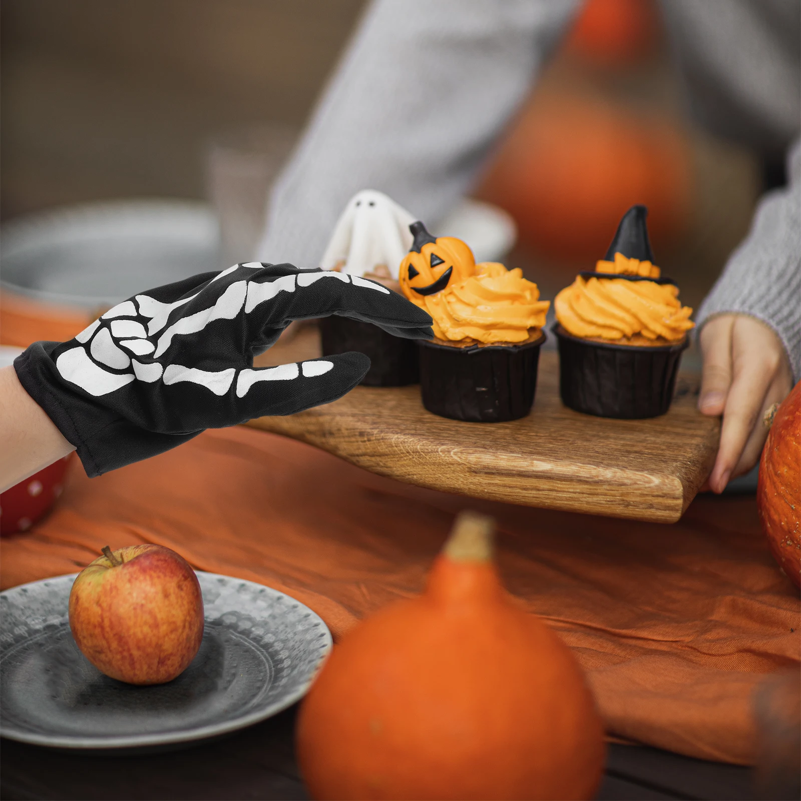 

Black Skull Gloves with White Bone Print Warm Lining Breathable Sweat-Wicking Motorcycle Biker Gloves for Halloween