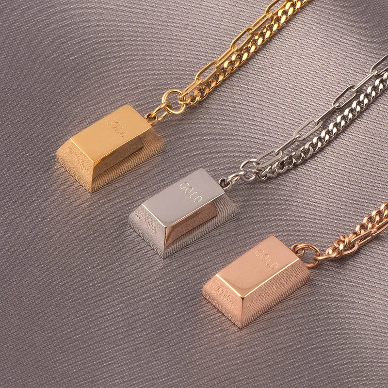 A Stainless Steel Accessible Luxury Niche Small Gold Bar Square Necklace for Women to Attract Wealth