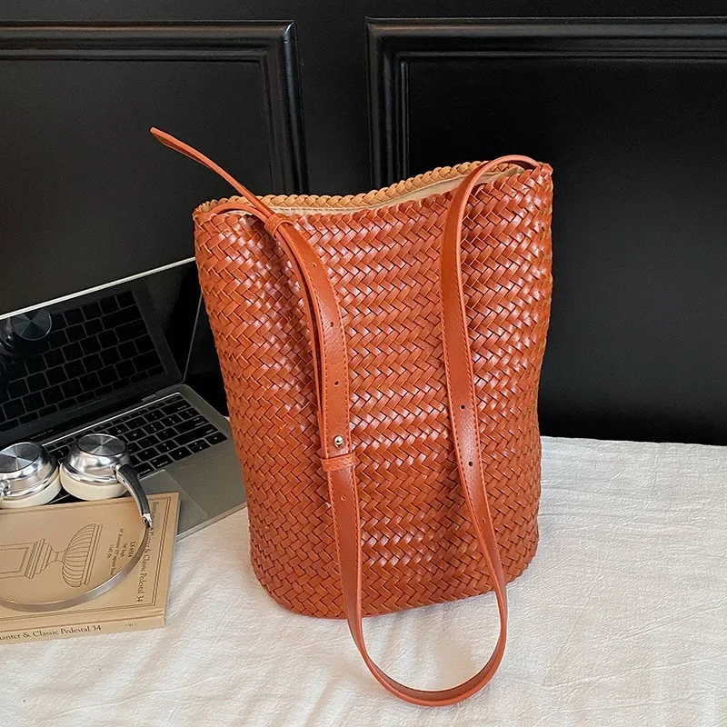 

2025 Hand-Woven Bucket Bag for Women Spacious Adjustable Underarm Strap Shoulder Purse with Top Handle Premium Commuter Bag