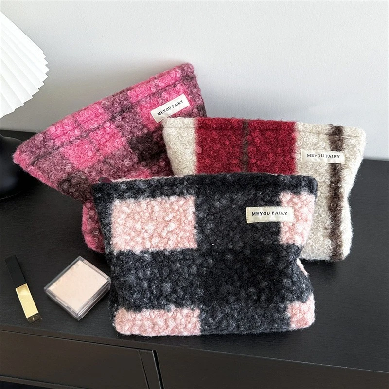 

Ladies Fashion Large Capacity Makeup Bag For women Thickened Winter Cosmetic Organizer Toiletry Pouch Cute Casual Hand Carry Bag