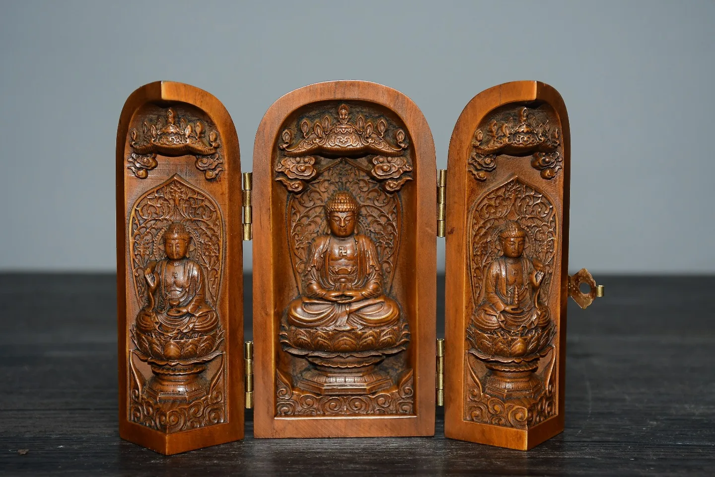 

4"Tibetan Temple Collection Old Boxwood Phra Sompo Shakyamuni Amitabha Buddha Box Triple Ppen Box Buddhist Niche Worship Hall