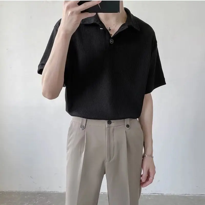 Camisa de hombre con cuello campero, manga corta, abotonada, casual, de ajuste holgado, con bolsillo texturizado