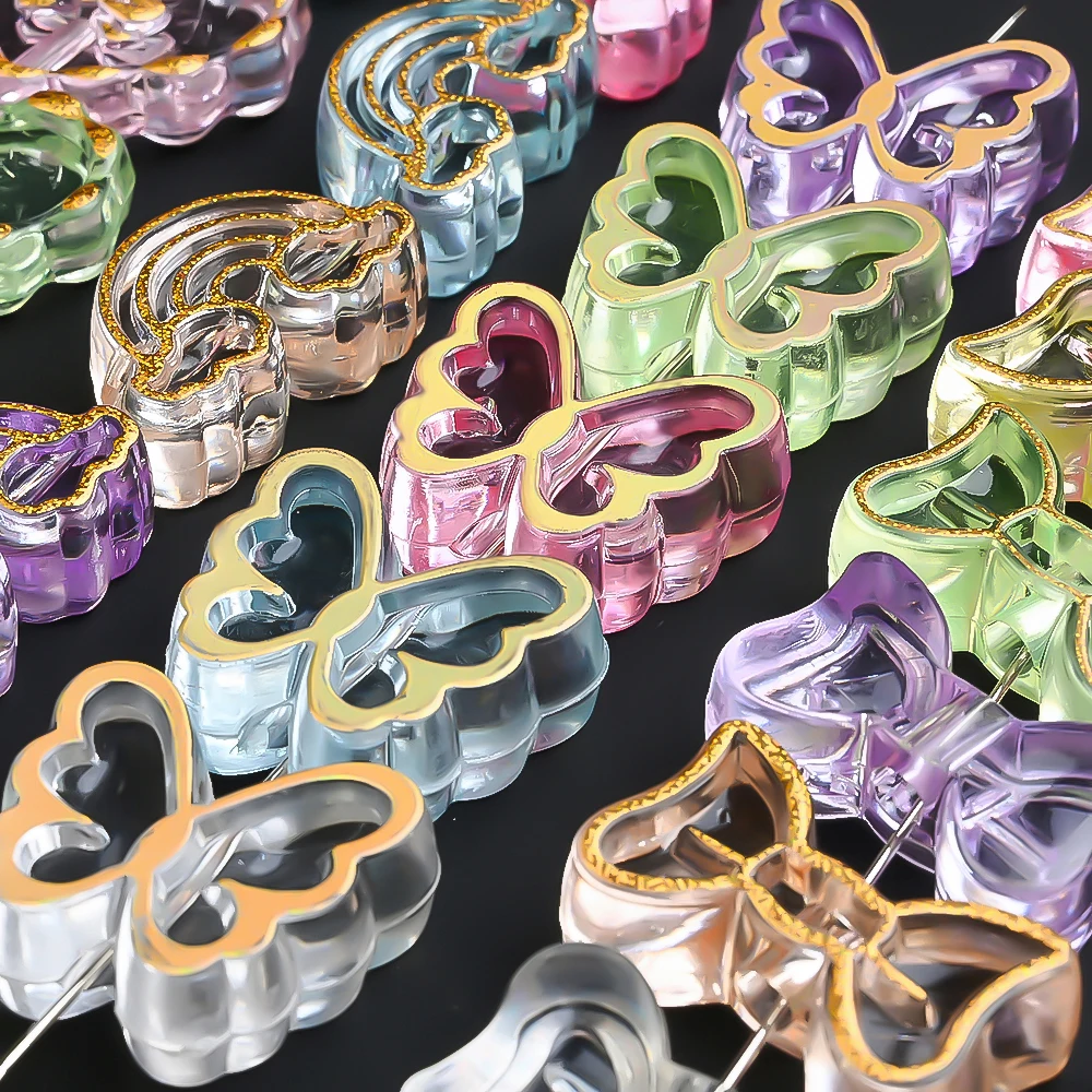 20 Stück goldfarben verzierte transparente Acrylperlen in Schmetterlings-, Herz- und Blumenform als Abstandshalterperlen für die Schmuckherstellung, DIY-Armbänder und Halsketten – Detail 1