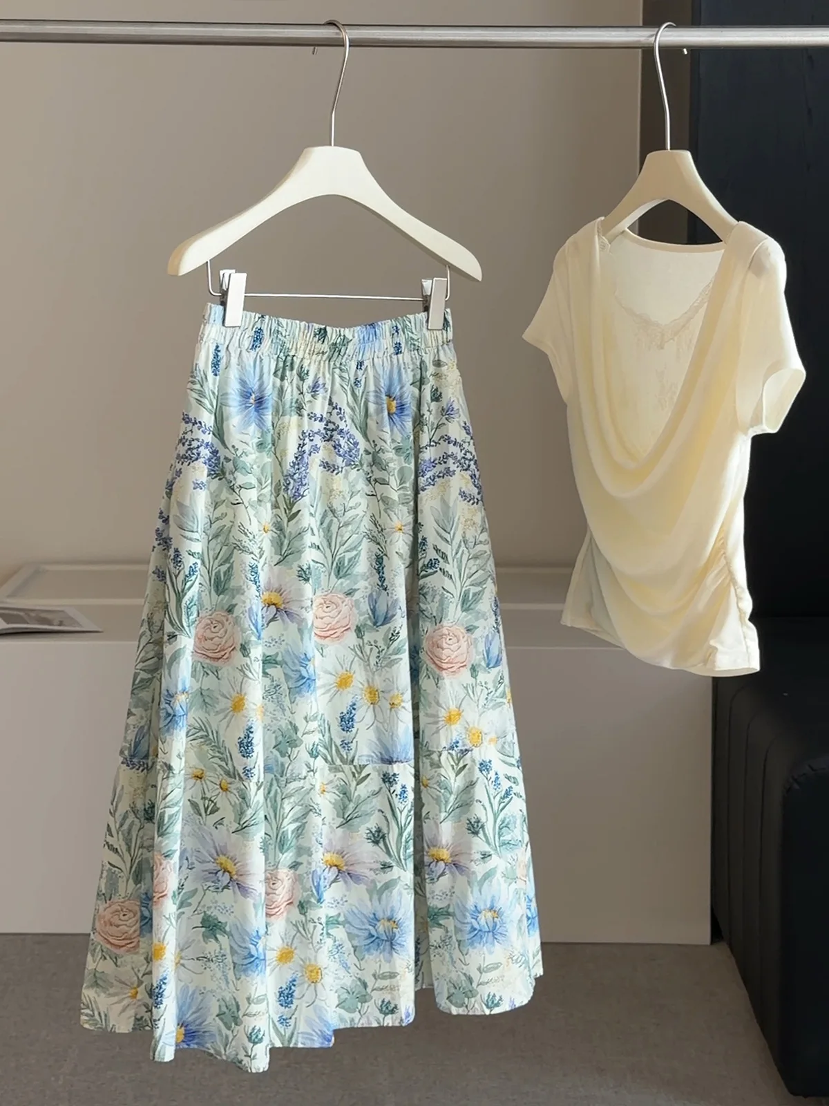 Vintage Blue Oil  Floral Print Tiered Midi Skirt Elastic Waist Casual A-line Cotton Skirt For Women Cottagecore Garden Summer