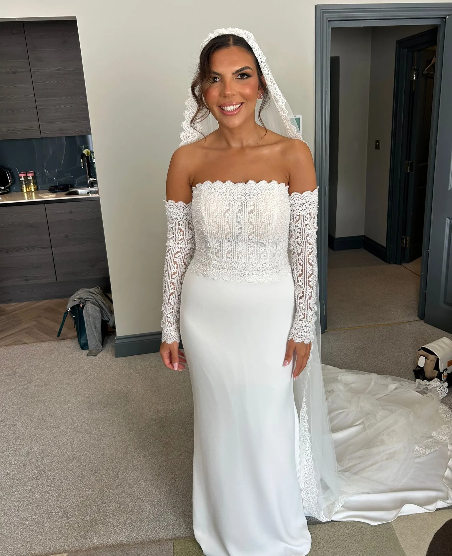 

Customized 2026 Fishtail Dress Wedding Dress With Lace Pattern Decoration Satin Backless Button Decoration Vestido De Novia