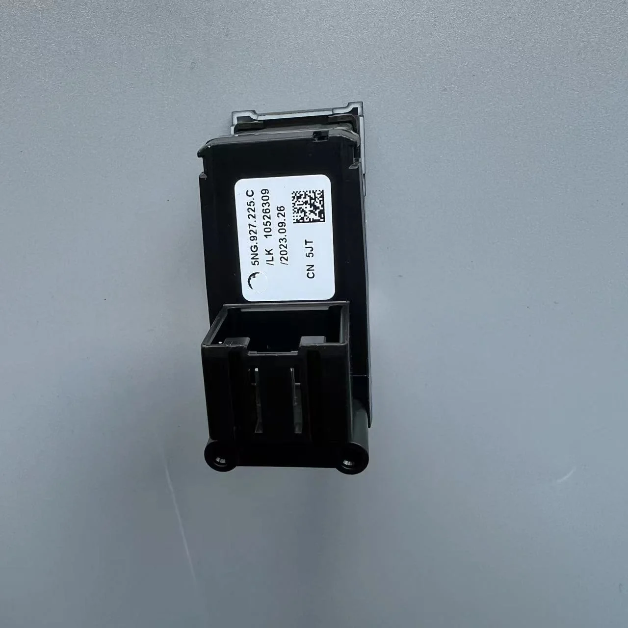 Electronic Handbrake Switch Parking Hand Brake Button Switch For Tiguan 2017-2023 Seat Tarraco 5NA 927 225 5NA927225 5NG 927 225
