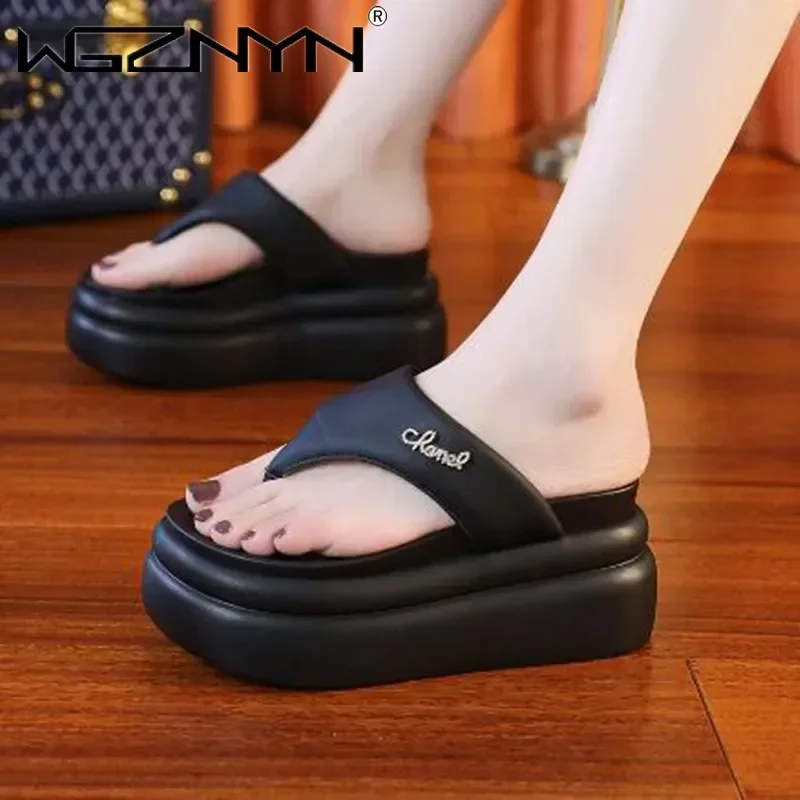 

Женские летние тапочки на массивной платформе, шлепанцы на танкетке с застежкой на носок 9 см, женские черные сандалии без шнуровки на толстой подошве Laides