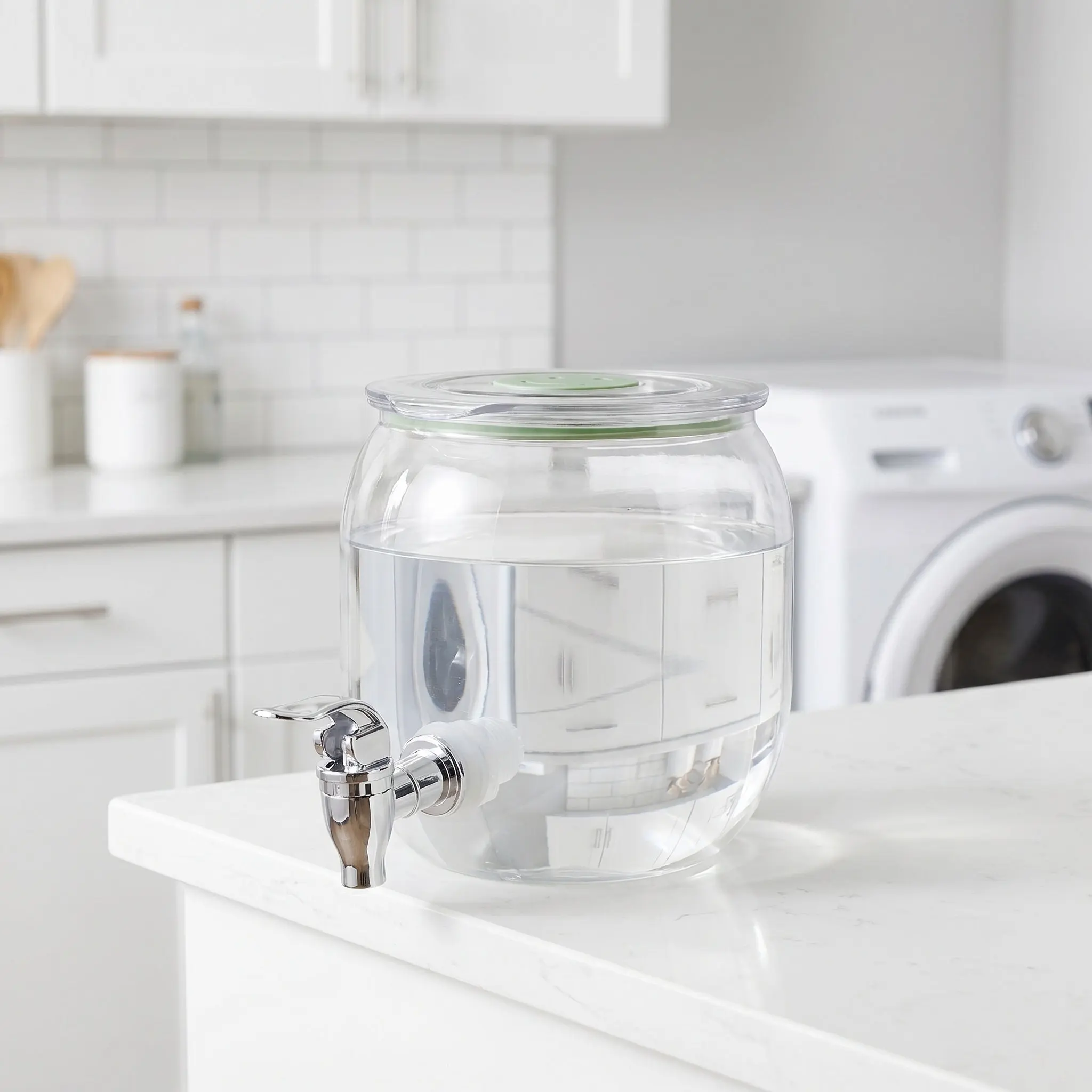 Plastic Beverage Dispenser Clear Drink Dispenser Leakproof Spigot 2.2L Iced Tea Jar Lemonade Juice Party Fridge Water Container