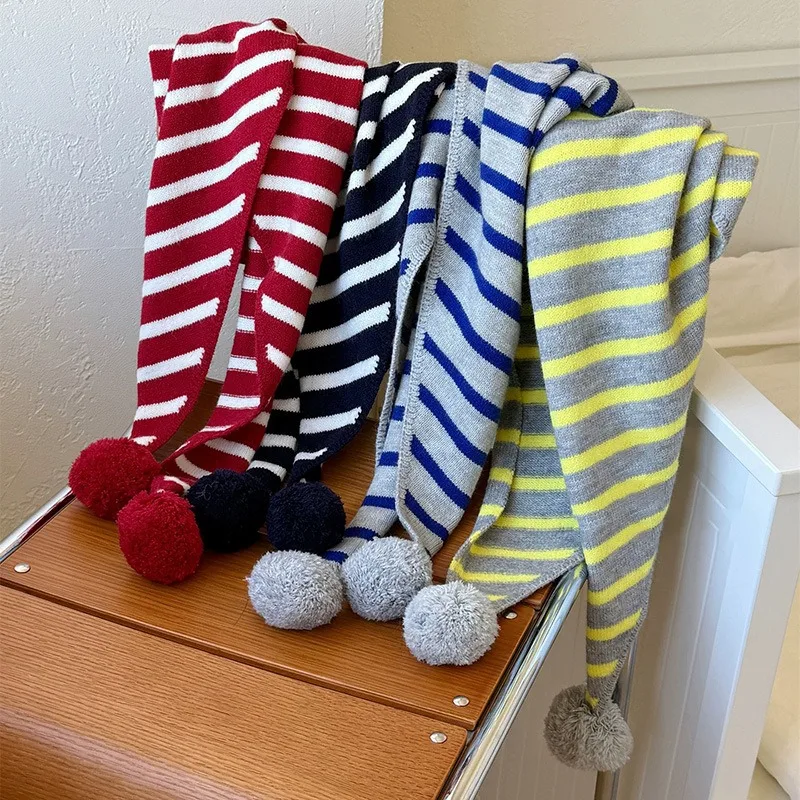 

Новый стильный вязаный треугольный шарф с полосками и помпонами для женщин, теплый и декоративный шарф/шаль для осени и зимы.