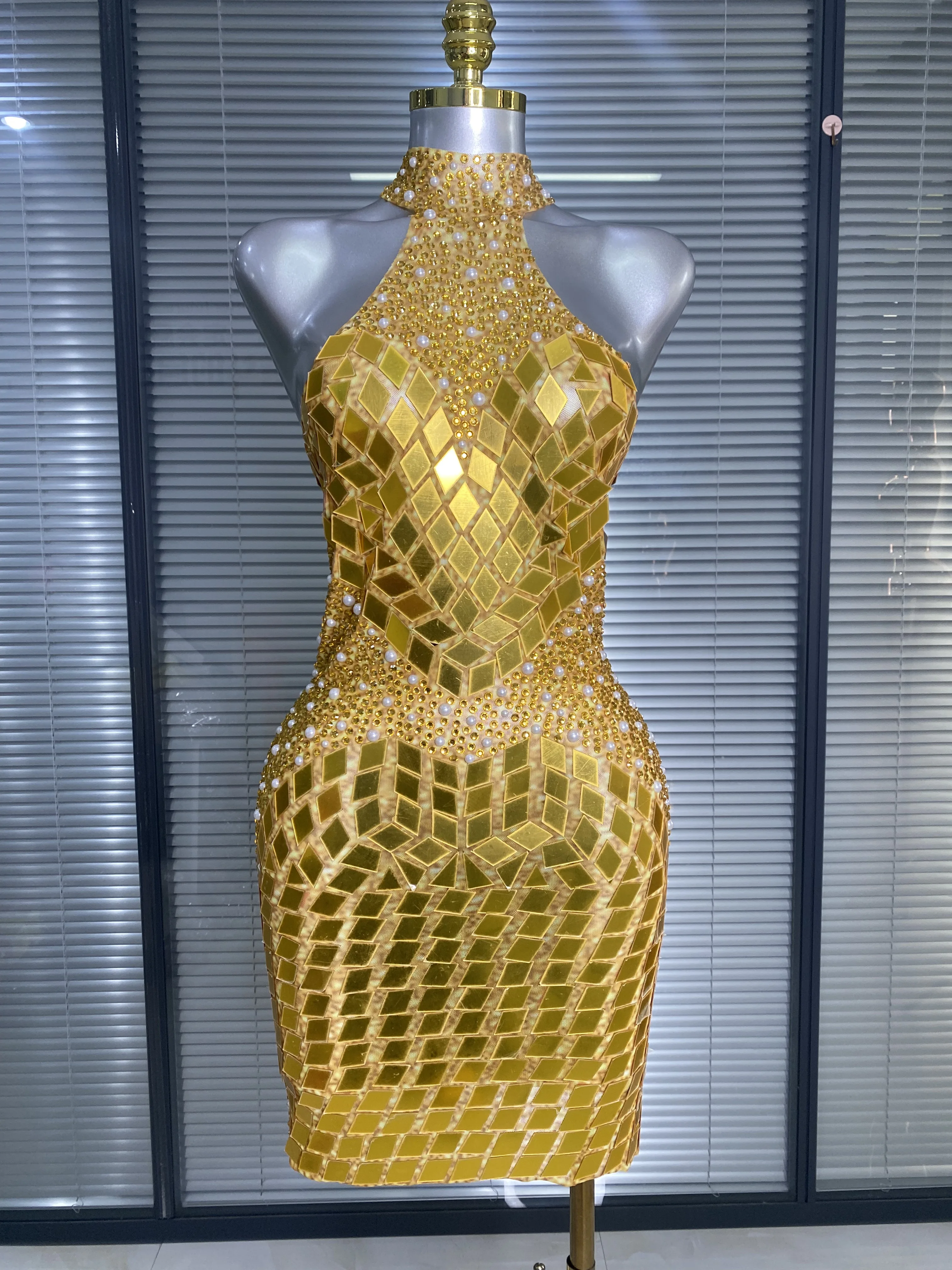 

Women Sexy Sparkly Rhinestones Sequins Sleeveless Elegant Mini Birthday Dress Party Nightclub Performance Costume