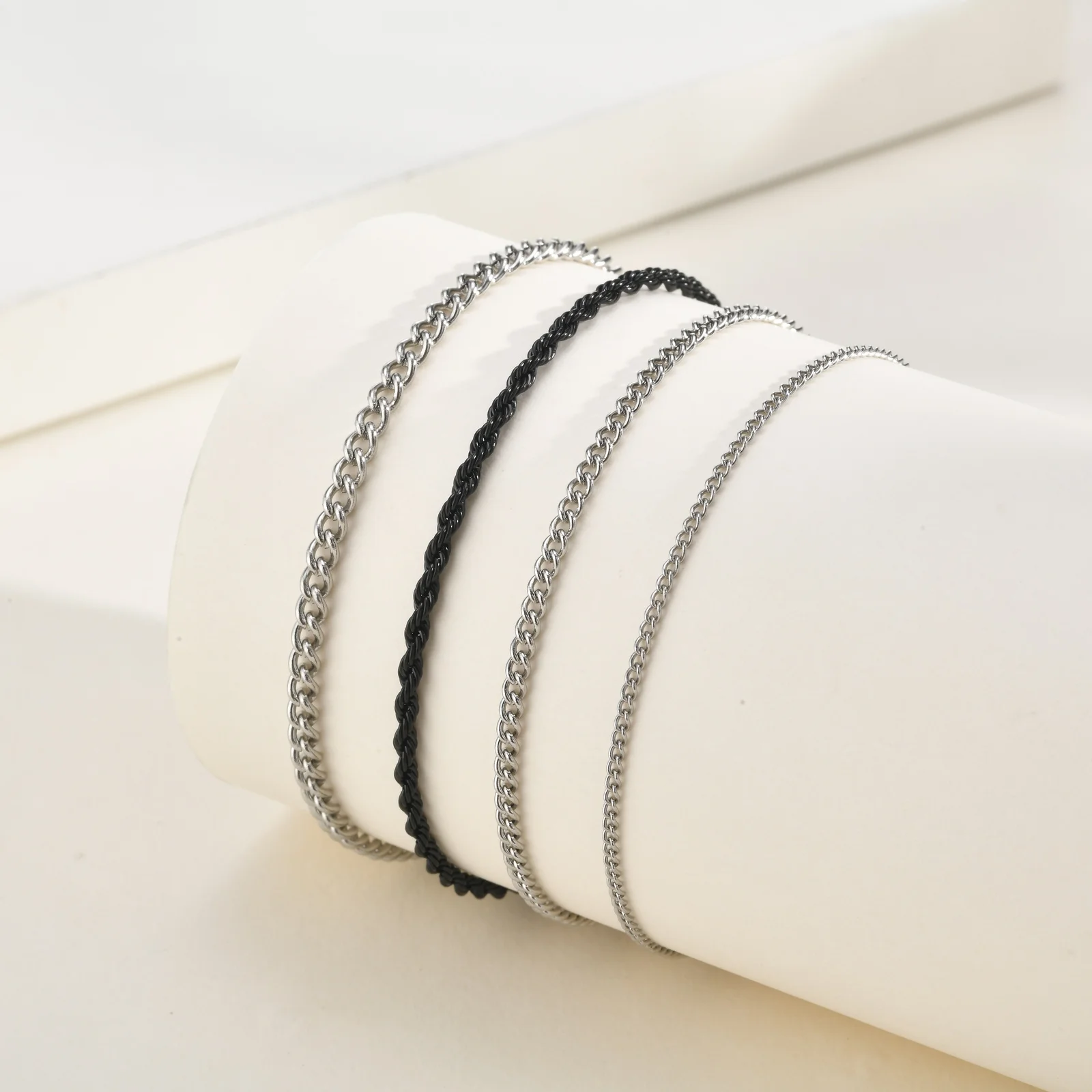 4-teiliges Kettenarmband-Set für Männer und Frauen, Edelstahl Gedrehte Seil-Kubanische Kette Armband, Hip-Hop Minimalistischer Schmuck Geschenk – Detail 1