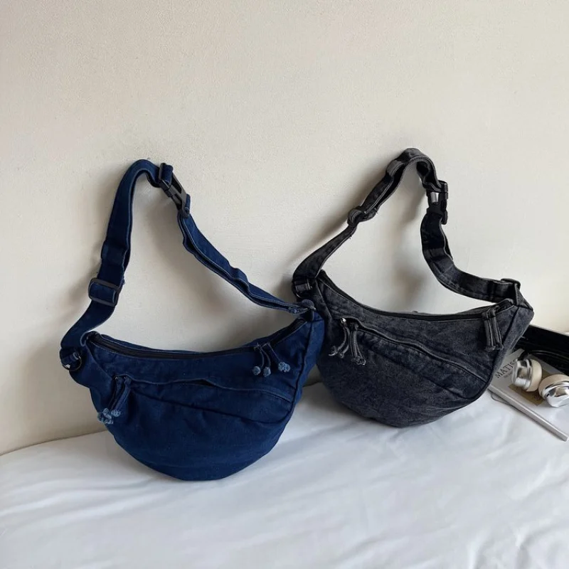 

Elegant Pearl Embellished Evening Bag For Women With Iridescent Details For Parties And Galas