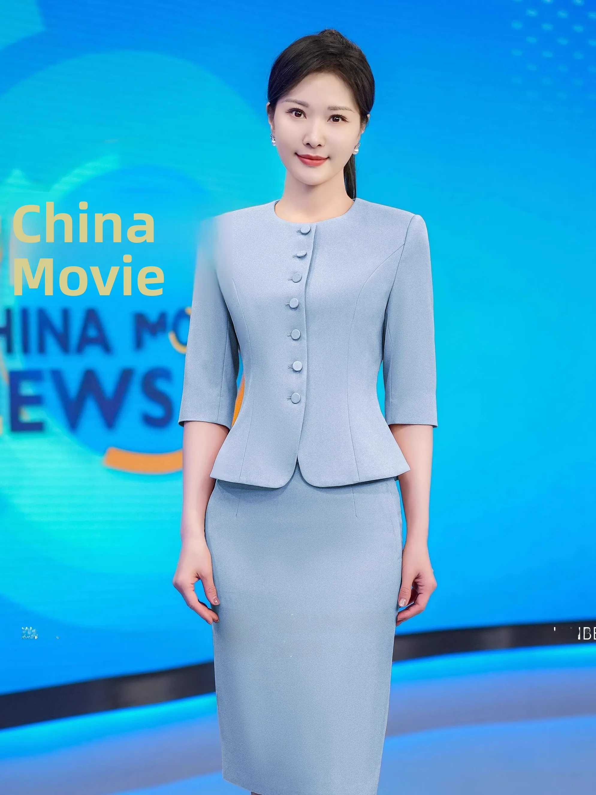 

Синий деловой костюм-двойка с юбкой для женщин: летний, тонкий, профессиональный, для учителей, коммерческий, формальный, рабочий.