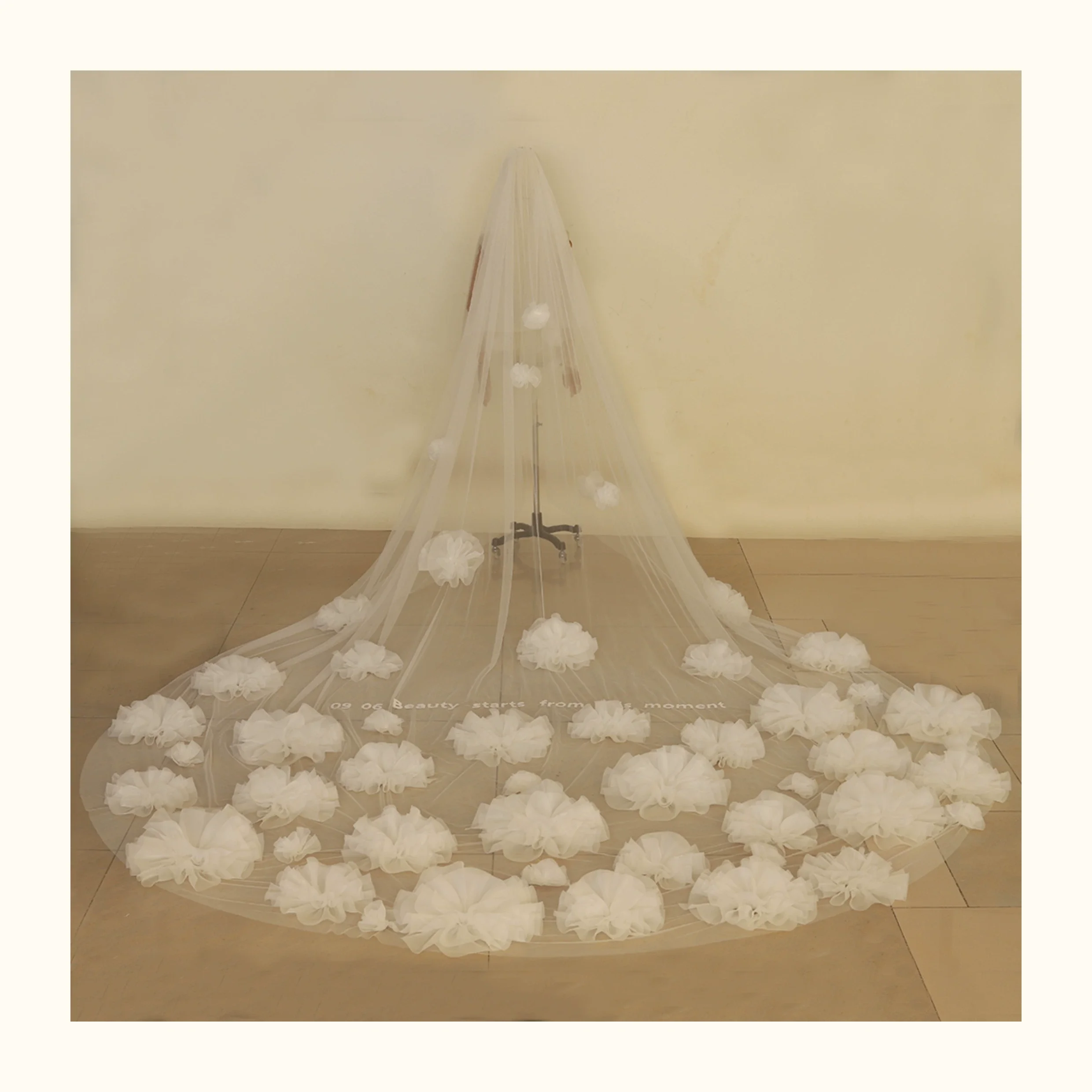 New Design Bride Princess 2Teirs Long Trailing Veil 5 M Three-dimensional Flowers Wedding Cathedral Veils