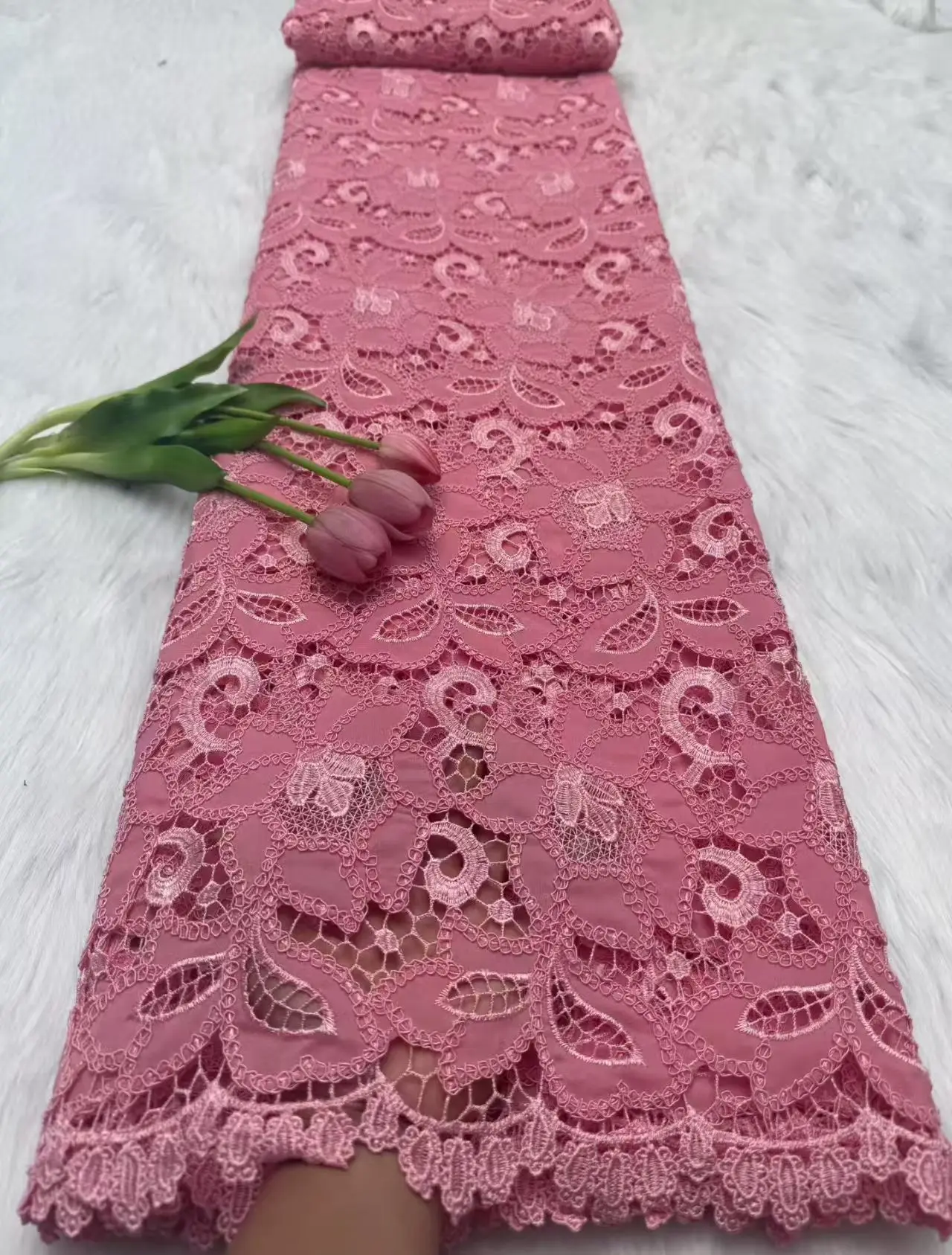 Tela de encaje Soluble en agua francés 2025, nuevo diseño, cordón de guipur africano con cristal para mujer, costura de vestidos de fiesta