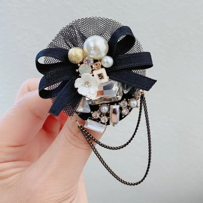 Fashion Black Fabric Tassel Brooch Pin Pearl Crystal Badge Scarf Buckle Corsage Luxulry Jewelry Brooches for Women Accessories