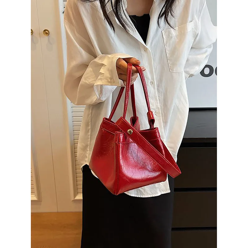 Stylish Design Sense Bucket Bag High Quality Casual Texture Shoulder Bag Ladies 2024 New Patent Leather Solid Portable Handbag