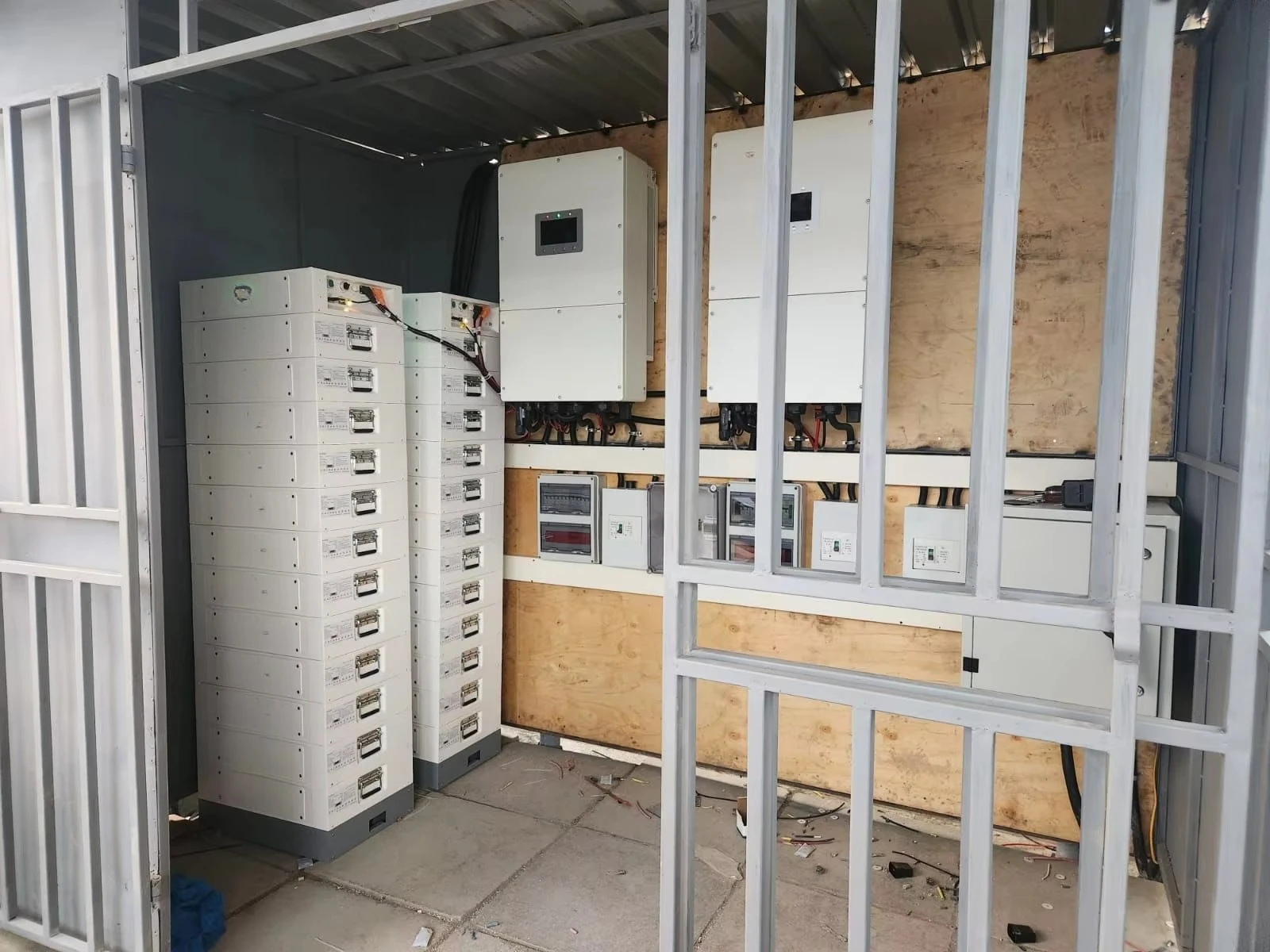 แบตเตอรี่ Dyness Stack 100 51.2V 100Ah ชุดแบตเตอรี่ 15kWh 20kWh 30kWh แรงดันสูง Lifepo4 แบบเรียงซ้อนได้ สำหรับเก็บพลังงานภายในบ้าน