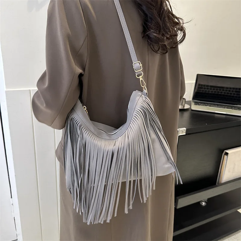 

Fashion Retro Faux Suede Fringe Women Messenger Bags Tote New Handbag Tassel Shoulder Handbags Crossbody Bag Tassel Bucket