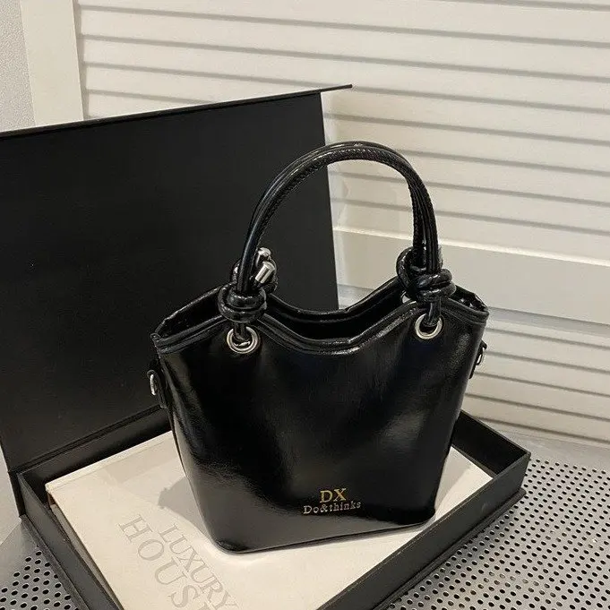 

2025 Winter New One Size Retro Zipper PU Women 2025 Winter Bucket Bag Women