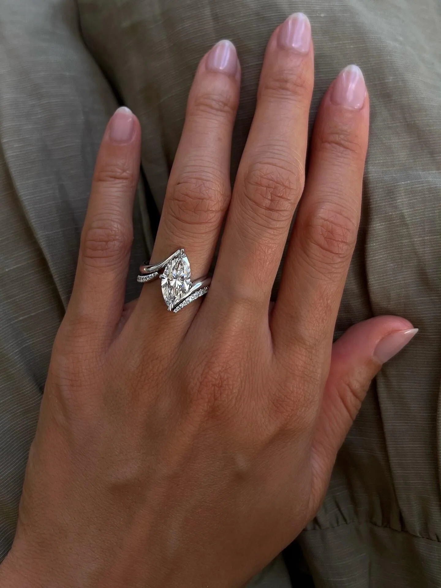 18K Solid Gold Laboratory-Grown Diamond IGI Marquise V-Shape Combination Ring Set Premium Jewelry Custom Wholesale