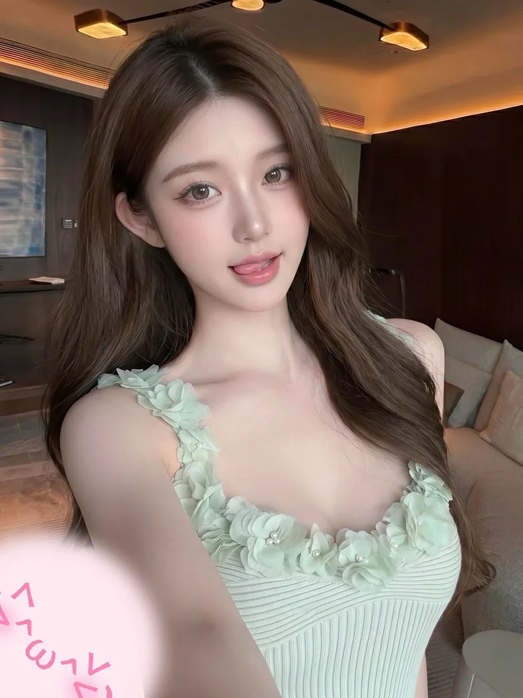 

Green Knitted Top Women's Summer 2026 New Elegant Design Sensual Floral 3D Knitwear V-neck Short Style Breathable Polyester