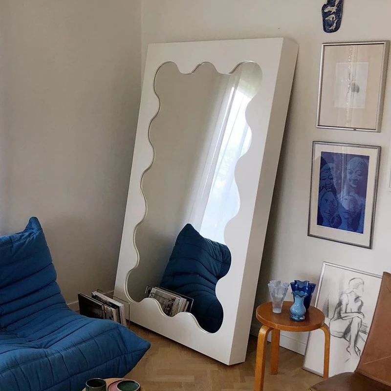 Wavy full-length mirror dressing against the wall, girl's bedroom floor-to-ceiling selfie, light luxury fitting