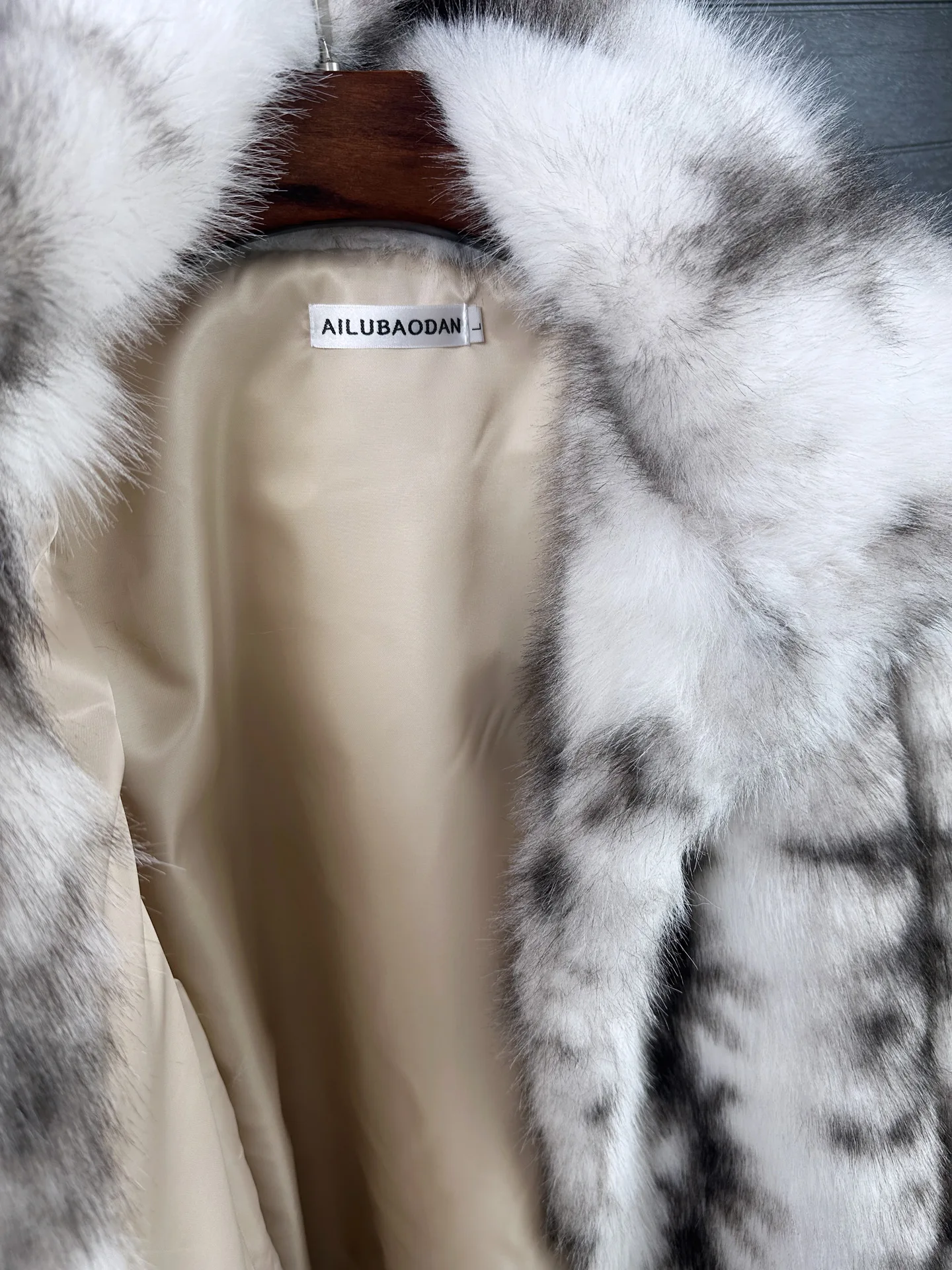 Women Faux Fur Coats Jackets Turn Down Collar Mid Length Coat Thick Warm Y2k Streetwear Jacket Elegant Outerwear Autumn Winter
